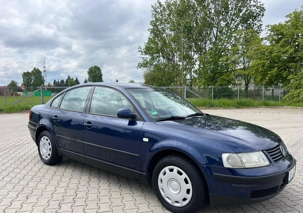 Volkswagen Passat cena 3500 przebieg: 188161, rok produkcji 2000 z Świdnica małe 301